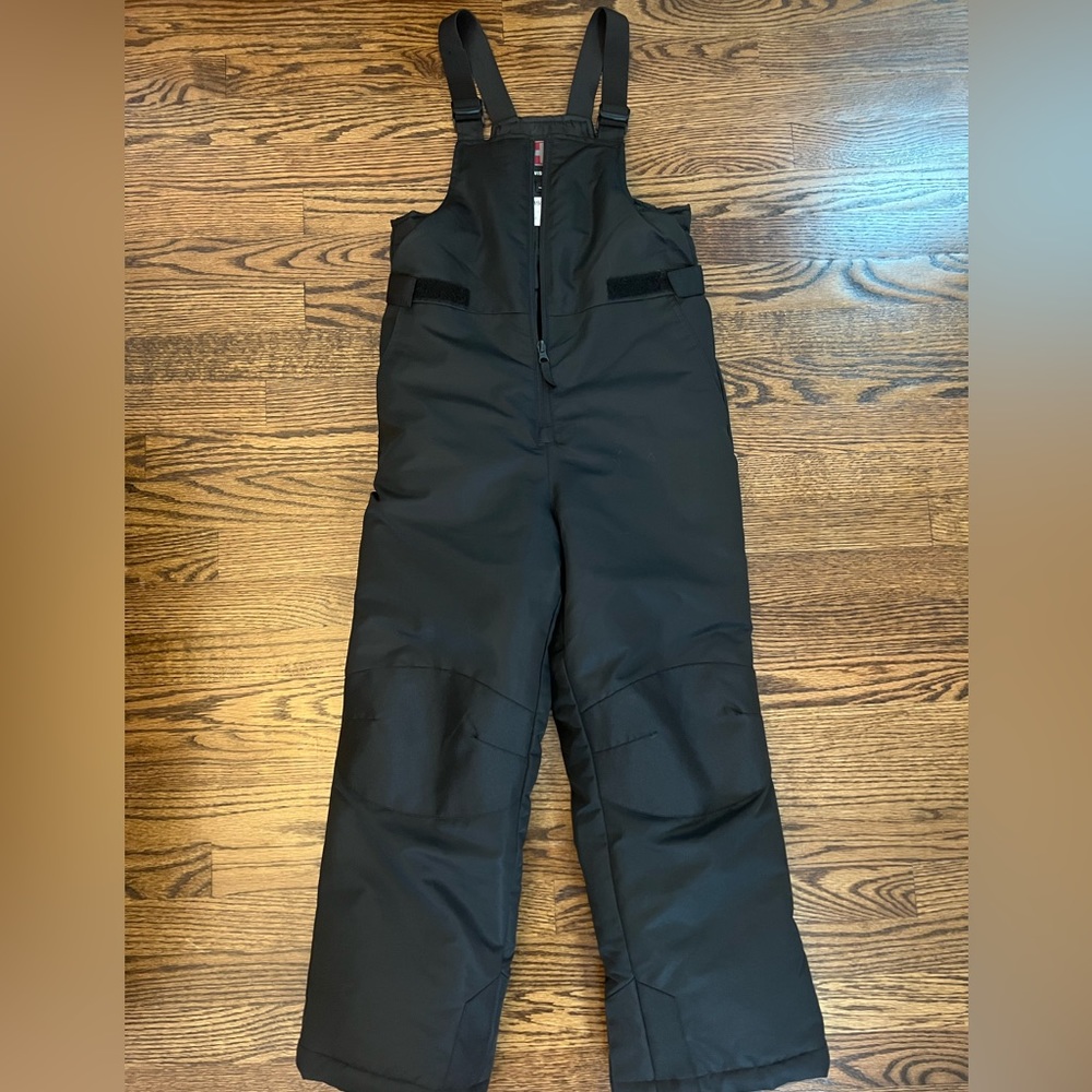 Black snowsuit size M 7/8